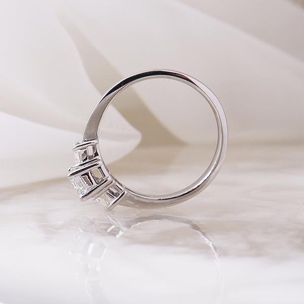 Canadian Maple Leaf 3 Stone Engagement Ring (37073)