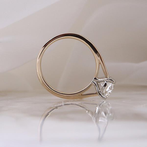 Canadian Diamond Custom Engagement Ring (31830)